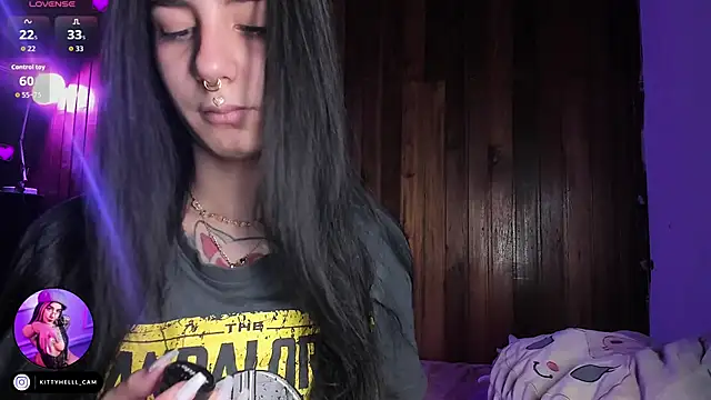 Snapshot of Alice_woodville chatting on 12-17-25, 02:27 Alice woodville online show from 12-17-25, 02:27