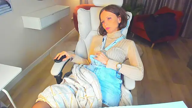 Snapshot of Elizabe_th chatting on 03-07-25, 01:20 Elizabe th online show from 03-07-25, 01:20