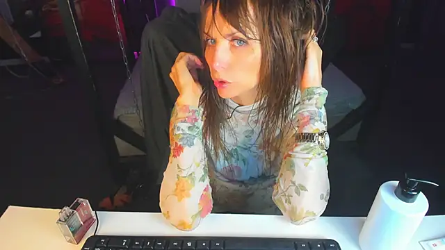 Snapshot of Elizabe_th chatting on 03-10-25, 07:00 Elizabe th online show from 03-10-25, 07:00