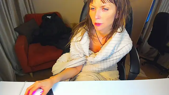 Snapshot of Elizabe_th chatting on 01-22-25, 07:03 Elizabe th online show from 01-22-25, 07:03