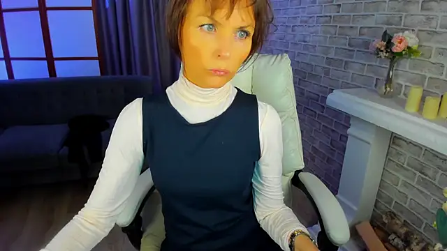 Snapshot of Elizabe_th chatting on 02-13-25, 10:22 Elizabe th online show from 02-13-25, 10:22