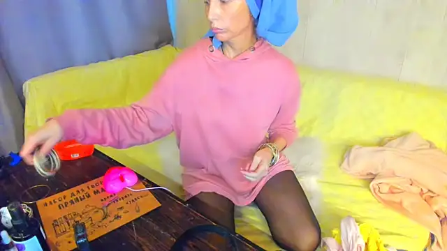 Elizabe th online show from 05-15-26, 05:55