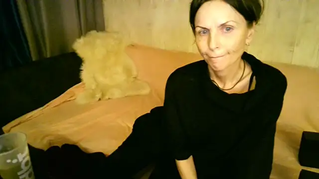 Snapshot of Elizabe_th chatting on 10-18-25, 08:44 Elizabe th online show from 10-18-25, 08:44