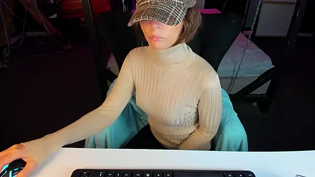 Snapshot of Elizabe_th chatting on 03-06-25, 05:24 Elizabe th online show from 03-06-25, 05:24