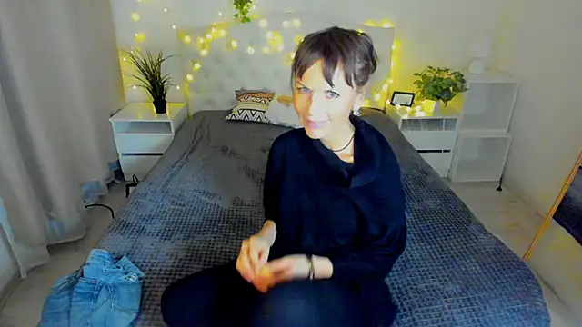 Snapshot of Elizabe_th chatting on 01-21-25, 09:46 Elizabe th online show from 01-21-25, 09:46