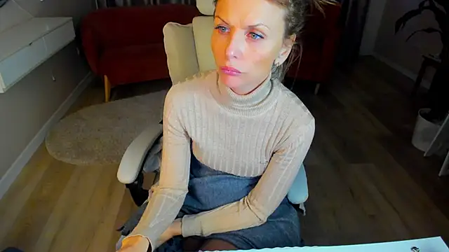 Snapshot of Elizabe_th chatting on 03-07-25, 04:24 Elizabe th online show from 03-07-25, 04:24