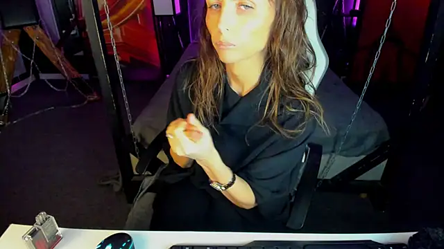 Snapshot of Elizabe_th chatting on 01-19-25, 08:51 Elizabe th online show from 01-19-25, 08:51