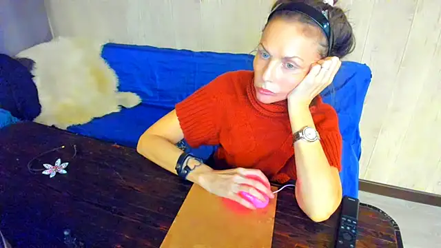 Snapshot of Elizabe_th chatting on 07-24-26, 08:05 Elizabe th online show from 07-24-26, 08:05