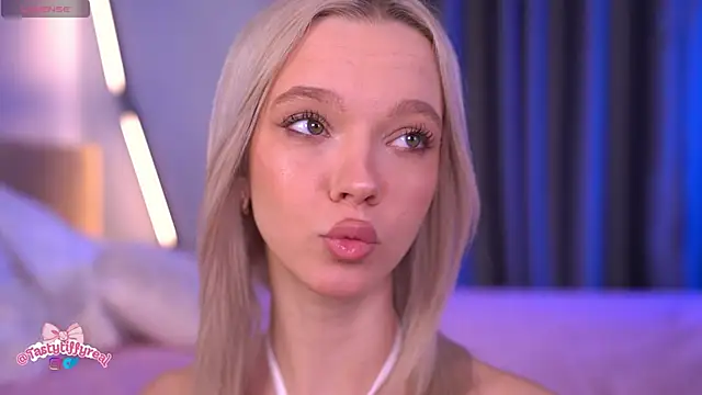  AlinaBailey online show from 05-04-26, 08:06
