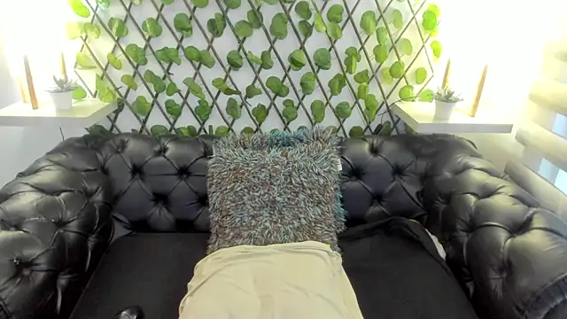 Snapshot of MARGOT_WHISPER chatting on 09-10-25, 12:04 MARGOT WHISPER online show from 09-10-25, 12:04