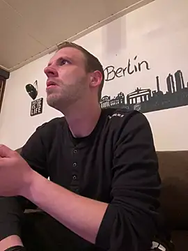 Snapshot of privat-official chatting on 12-26-24, 08:42 privat-official online show from 12-26-24, 08:42