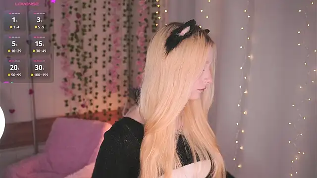 Snapshot of Naughty__Couplles chatting on 02-15-26, 04:17 Naughty Couplles online show from 02-15-26, 04:17