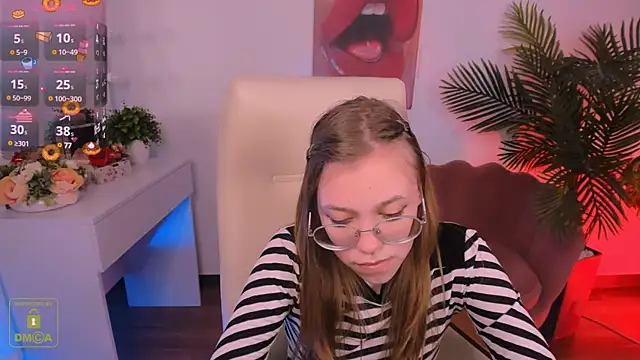 LayriantaVee online show from 03-13-25, 01:29