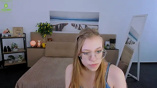 LayriantaVee online show from 03-06-25, 01:14