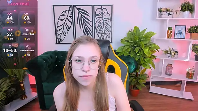 LayriantaVee online show from 02-23-25, 07:00