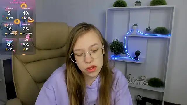 LayriantaVee online show from 03-31-26, 06:04