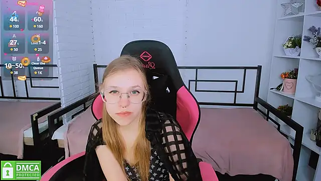 LayriantaVee online show from 03-11-25, 07:14