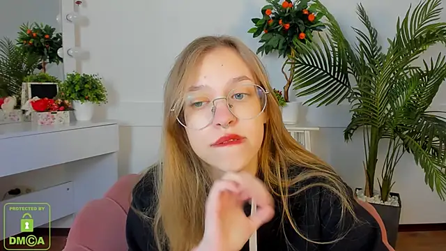 LayriantaVee online show from 10-12-25, 06:15