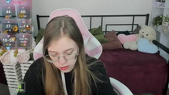LayriantaVee online show from 04-19-26, 06:14