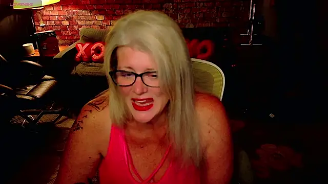 Snapshot of AliceHarlot chatting on 02-17-26, 04:21 AliceHarlot online show from 02-17-26, 04:21