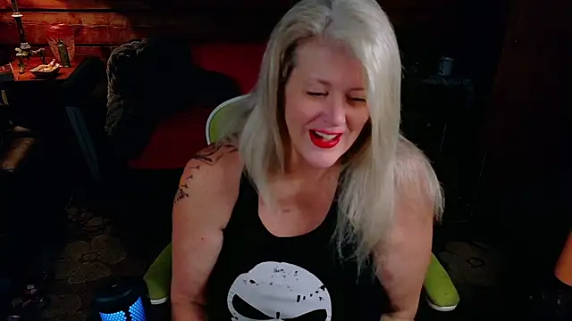 Snapshot of AliceHarlot chatting on 11-30-25, 05:41 AliceHarlot online show from 11-30-25, 05:41