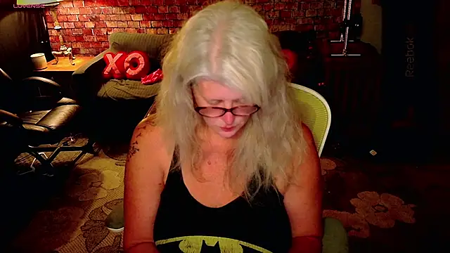 Snapshot of AliceHarlot chatting on 02-19-26, 05:48 AliceHarlot online show from 02-19-26, 05:48