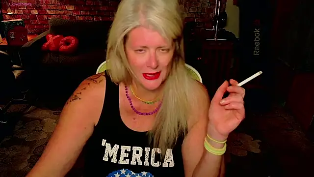 Snapshot of AliceHarlot chatting on 02-10-26, 03:38 AliceHarlot online show from 02-10-26, 03:38