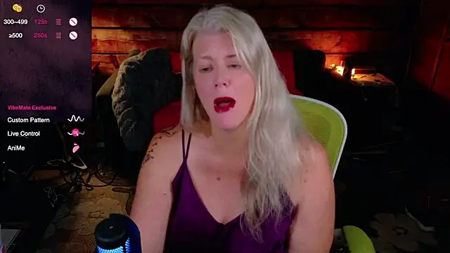 Snapshot of AliceHarlot chatting on 11-07-25, 05:12 AliceHarlot online show from 11-07-25, 05:12