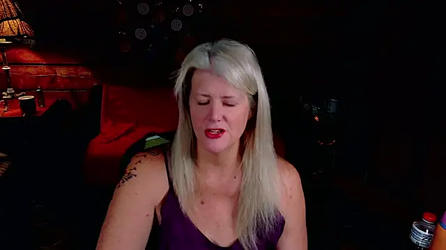 Snapshot of AliceHarlot chatting on 12-03-25, 05:19 AliceHarlot online show from 12-03-25, 05:19