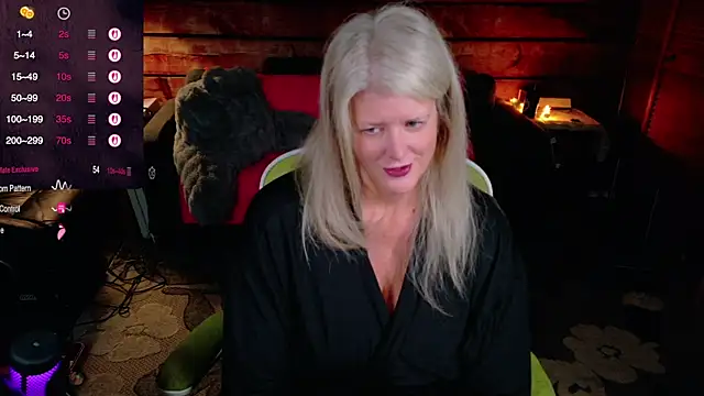 Snapshot of AliceHarlot chatting on 11-12-25, 05:11 AliceHarlot online show from 11-12-25, 05:11