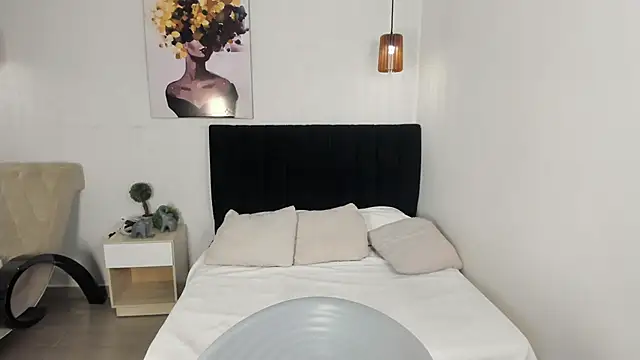 Scarlett  bell online show from 09-30-25, 01:28