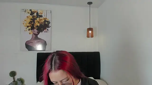 Scarlett  bell online show from 10-11-25, 02:07