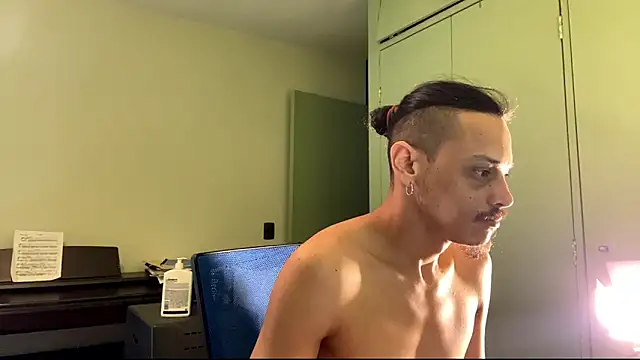 villanocat online show from 09-30-25, 04:02