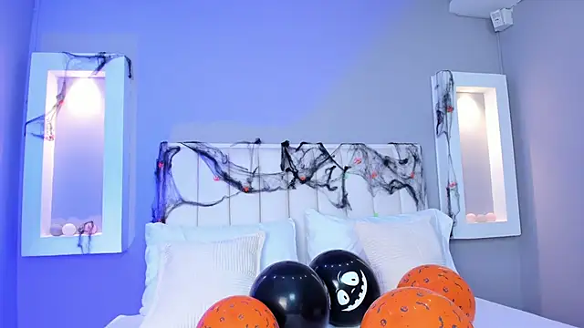 HannaPaola online show from 10-30-25, 10:39