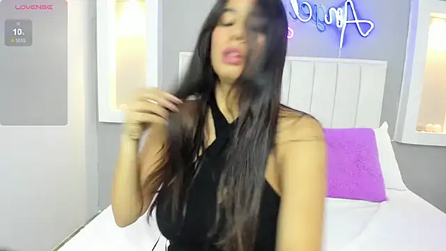 HannaPaola online show from 02-25-25, 10:42