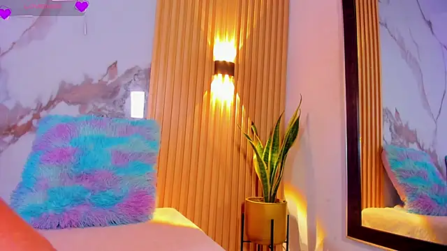 Snapshot of valentina_lux chatting on 09-19-25, 03:21 valentina lux online show from 09-19-25, 03:21
