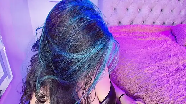 Salem skyler  online show from 10-18-25, 04:25