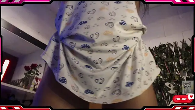 Snapshot of Sarahgin chatting on 10-05-25, 09:11 Sarahgin online show from 10-05-25, 09:11