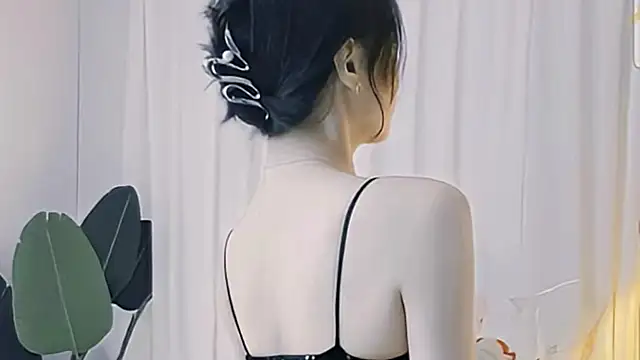 Snapshot of Roseonly_ chatting on 06-14-26, 01:34 Roseonly online show from 06-14-26, 01:34