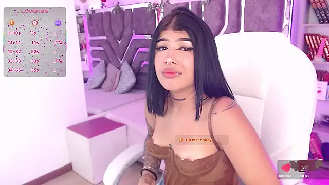 AliceWalker 11 online show from 03-20-25, 07:57