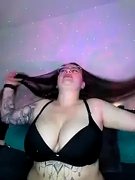 soofy   online show from 11-17-25, 05:22