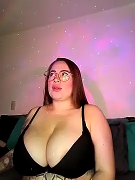 Snapshot of soofy__ chatting on 04-19-26, 04:24 soofy online show from 04-19-26, 04:24