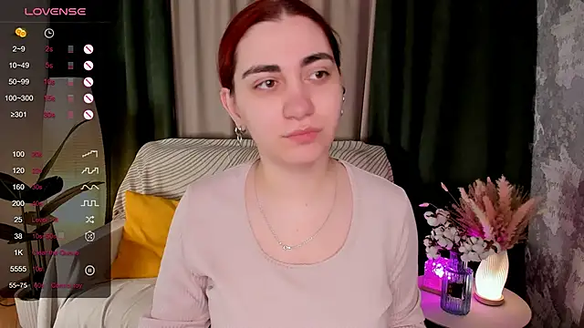 Snapshot of hannacheekss_ chatting on 04-24-26, 02:13 hannacheekss online show from 04-24-26, 02:13