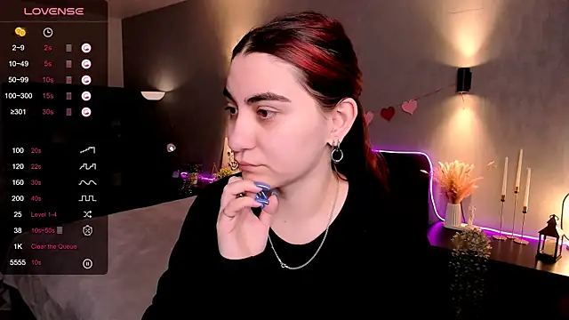 hannacheekss  online show from 03-12-26, 02:06