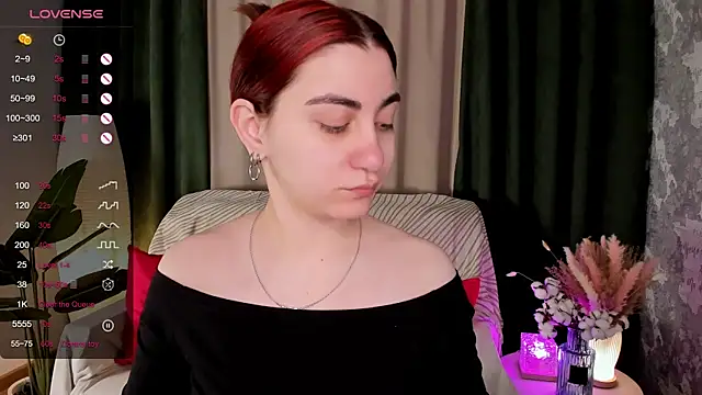 Snapshot of hannacheekss_ chatting on 04-29-26, 02:05 hannacheekss online show from 04-29-26, 02:05