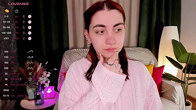 Snapshot of hannacheekss_ chatting on 05-01-26, 02:05 hannacheekss online show from 05-01-26, 02:05