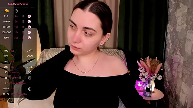 hannacheekss  online show from 04-11-26, 07:45