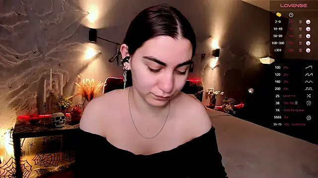 hannacheekss  online show from 10-21-25, 02:00