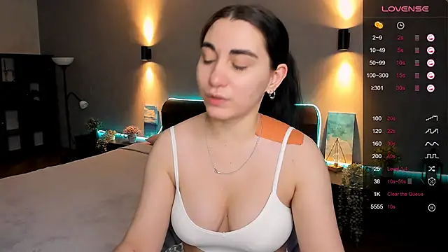 hannacheekss  online show from 02-11-25, 07:44