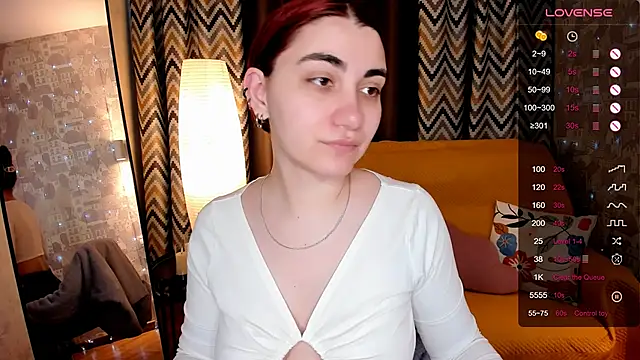 Snapshot of hannacheekss_ chatting on 04-27-26, 02:09 hannacheekss online show from 04-27-26, 02:09